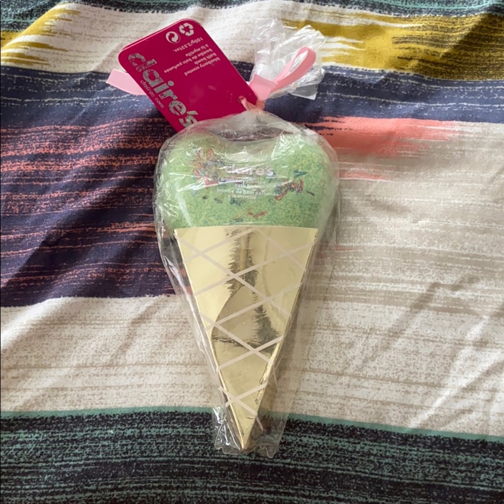 Bath bomb